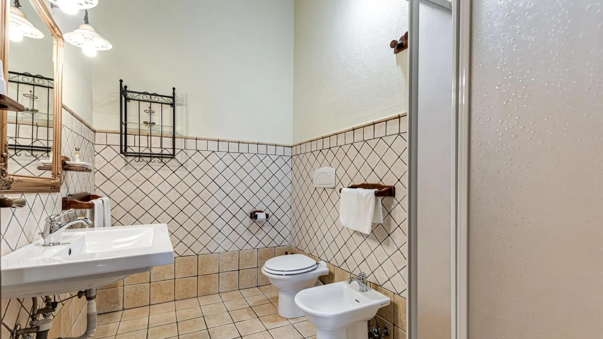 Tenuta Il Casale Di 산미니아토 0*,