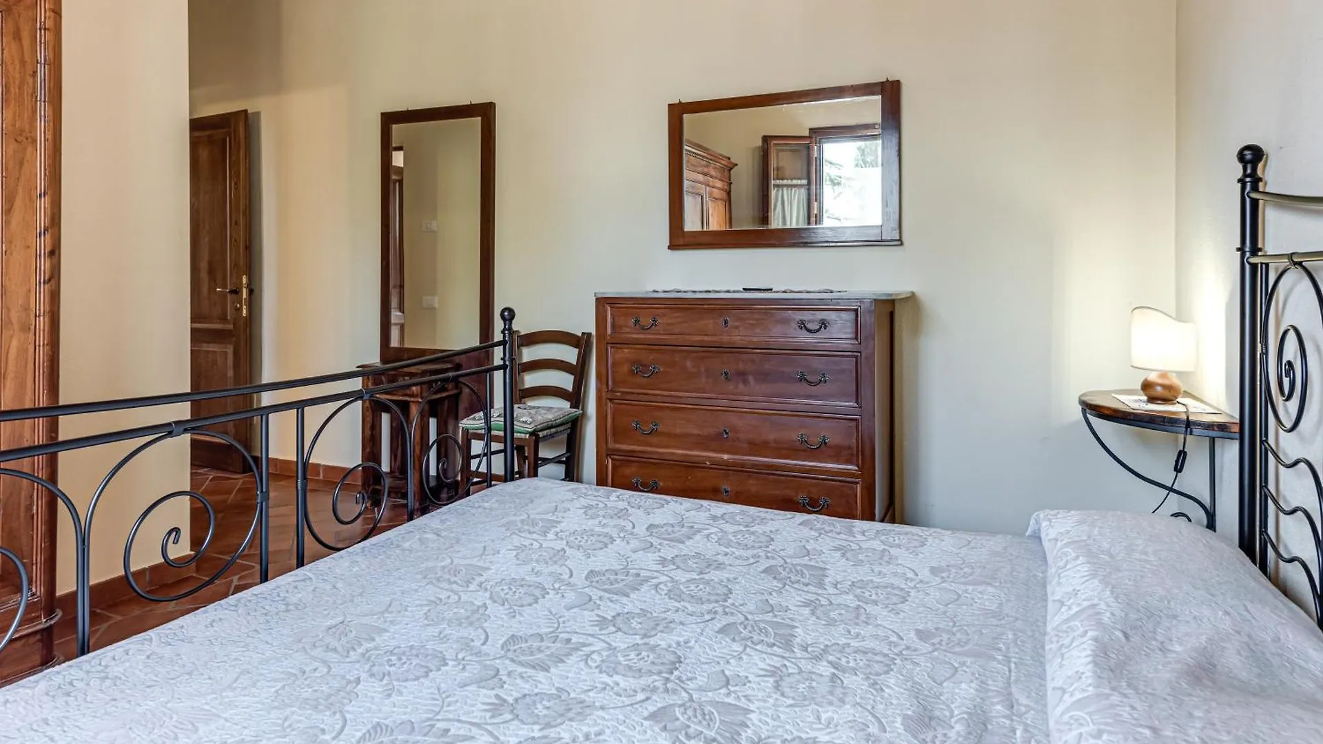 Tenuta Il Casale Di 산미니아토 0*,
